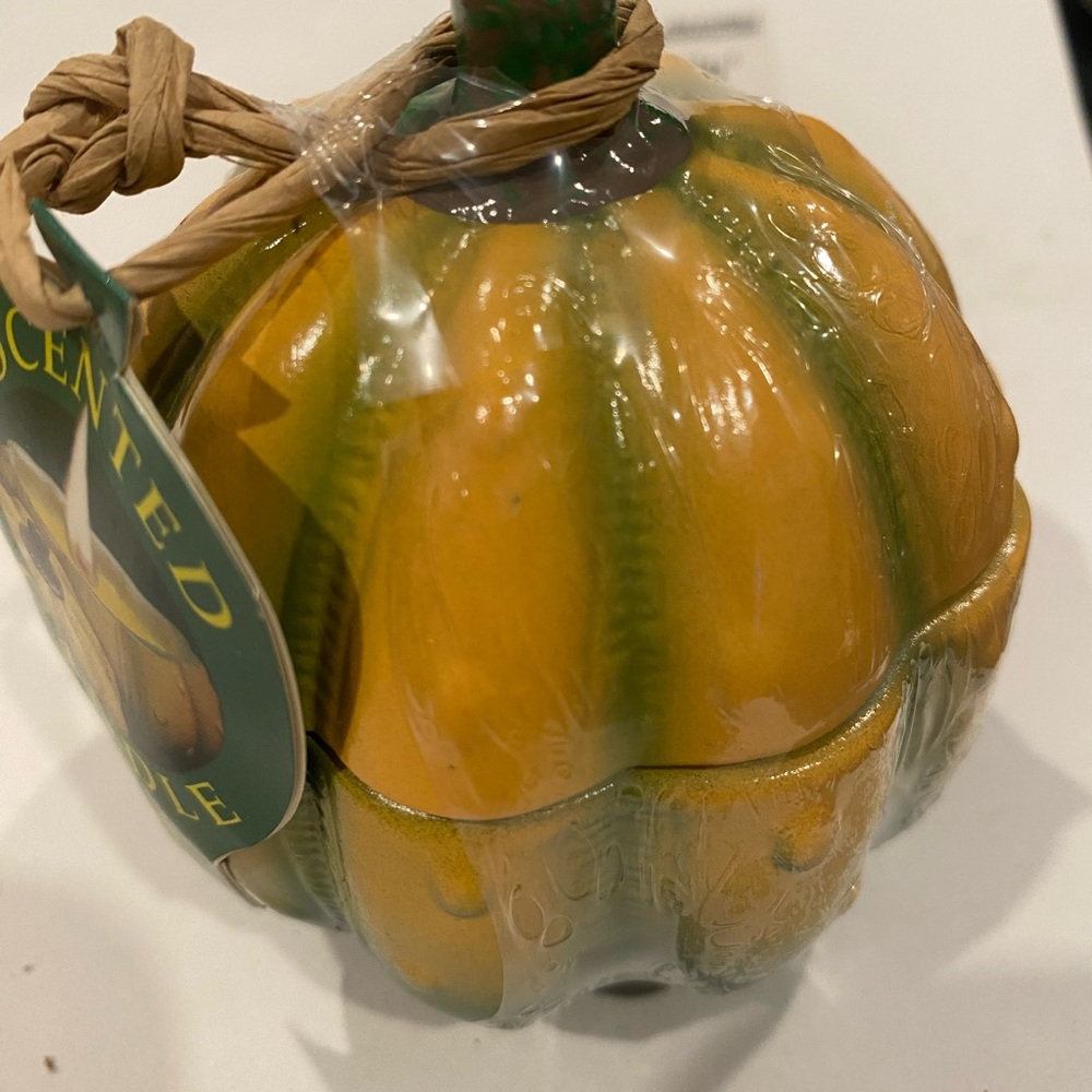 THE CANDLE COMPANY PORCELAIN SCENTED CANDLE